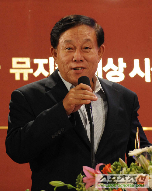 프로듀서상 윤호진