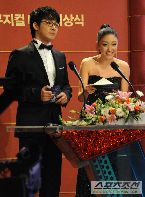 시상자로 나선 김도연, 이민아