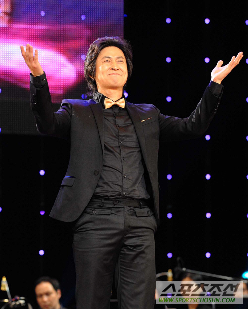 남우조연상 '노트르담드빠리'의 서범석