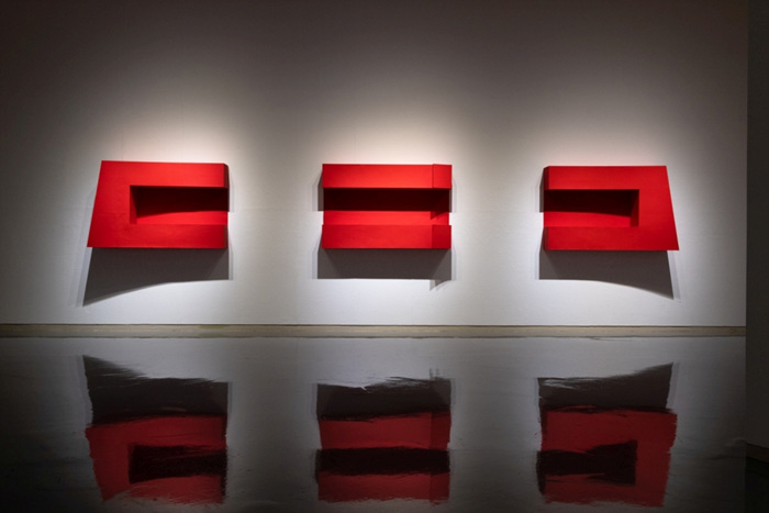 신상욱, 21Space 4, 2021, 종이, 페인트, 130x600x50cm /대구문화예술회관