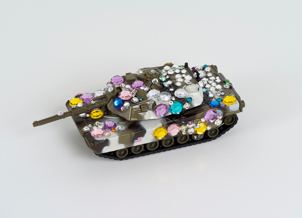 scarab, Panzer Tiger Tank, Czechoslovakia, 1938
, 2014, Plastic tank, gems and archival glue, 14ⅹ6ⅹ4.1cm © Karen Kilimnik
Courtesy the artist, Sprüth Magers and Galerie Eva Presenhuber
Photo: John Berens